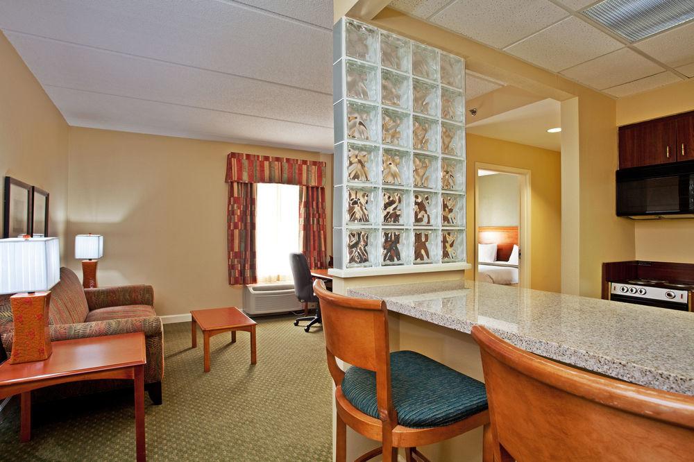 Holiday Inn Express Hotel & Suites Conover - Hickory Area By Ihg Eksteriør billede