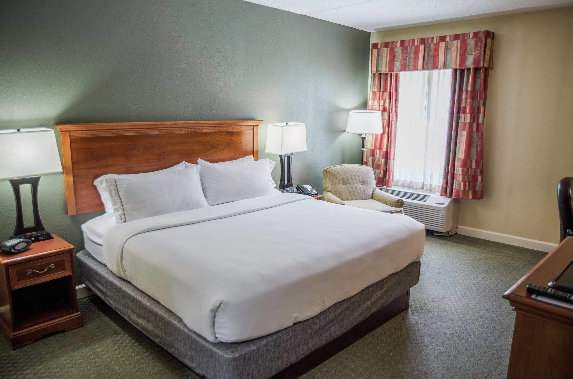 Holiday Inn Express Hotel & Suites Conover - Hickory Area By Ihg Eksteriør billede