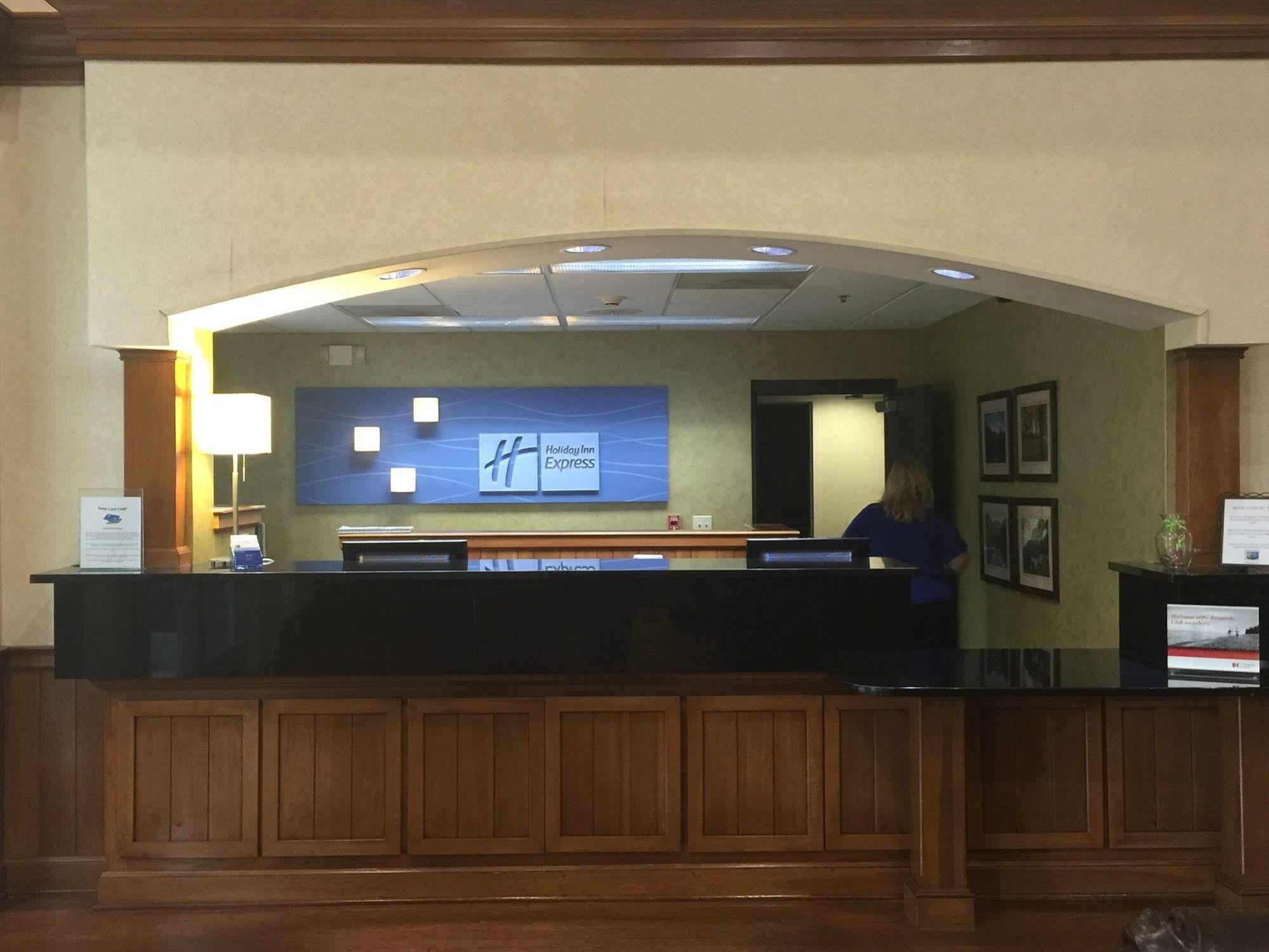 Holiday Inn Express Hotel & Suites Conover - Hickory Area By Ihg Eksteriør billede